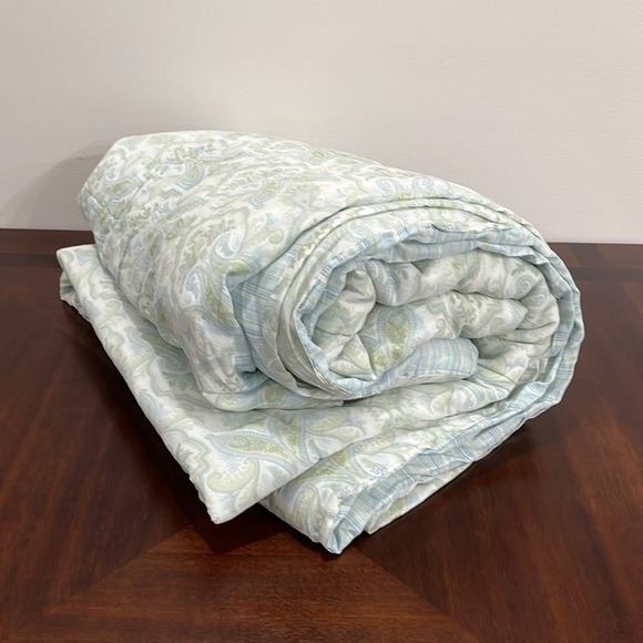 Green and White Full Comforter with 2 Pillow Cases - Picture 13 of 14